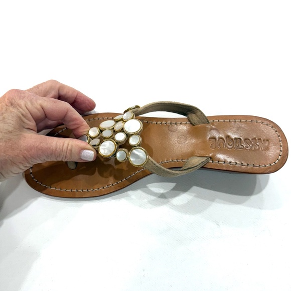 Mystique Wedge Mother of Pearl Sandal. Size 7. - Picture 5 of 9